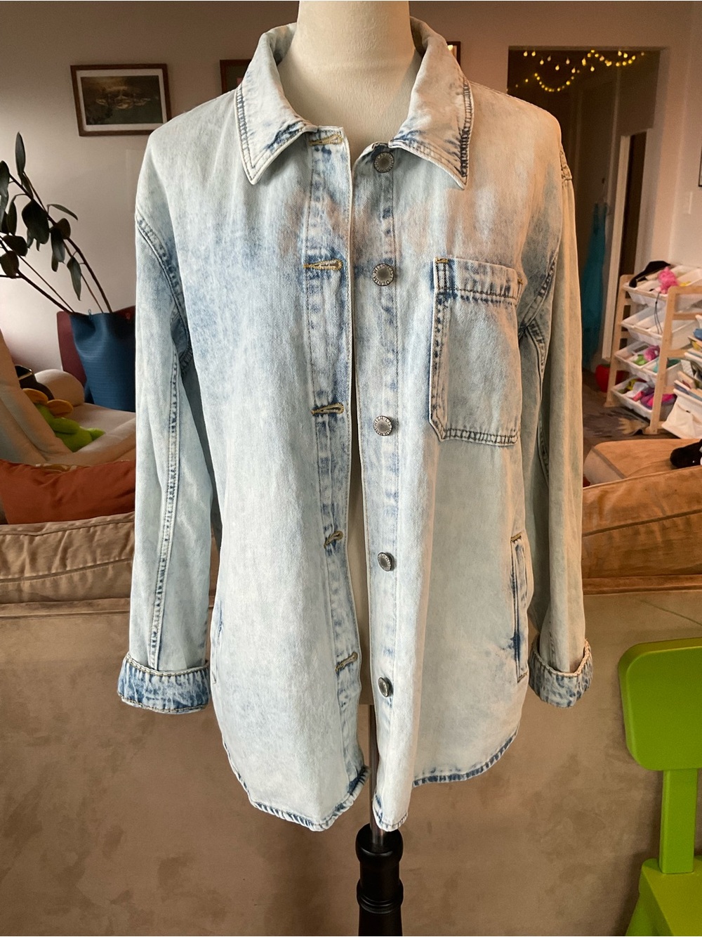 🐻Light Wash Denim Jacket - Casual Overshirt Size Medium